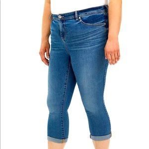 TORRID Crop Midfit Super Skinny Jeans